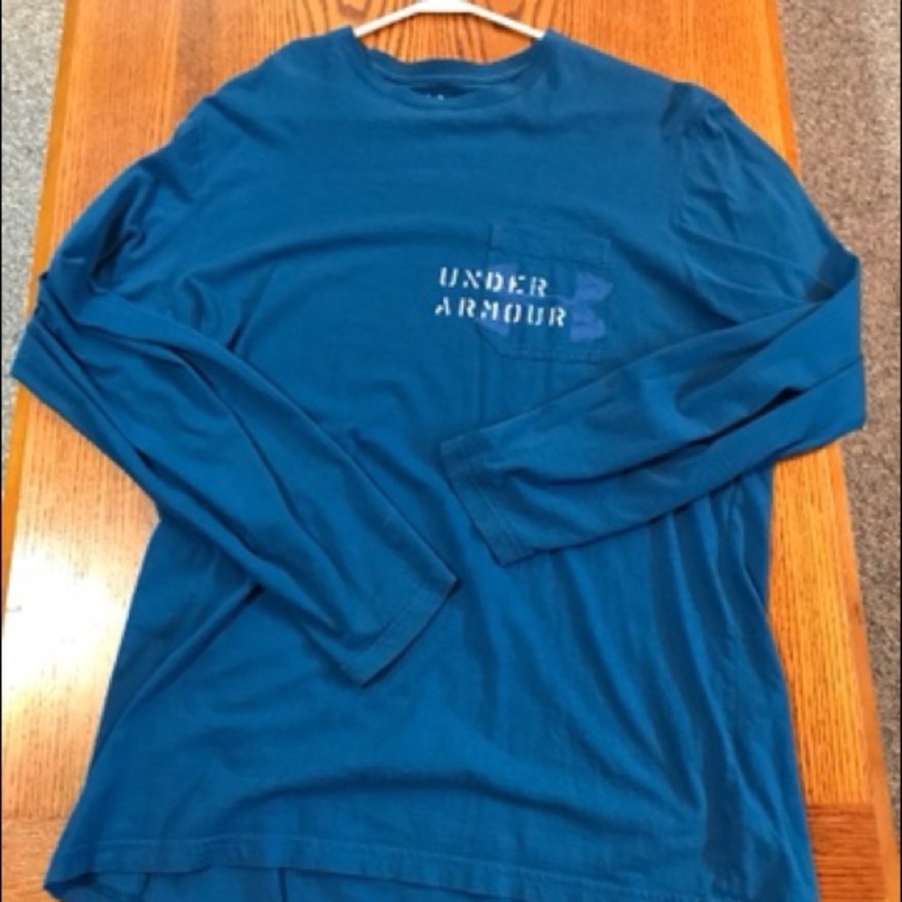 Under Armour pocketed long sleeve t shirt